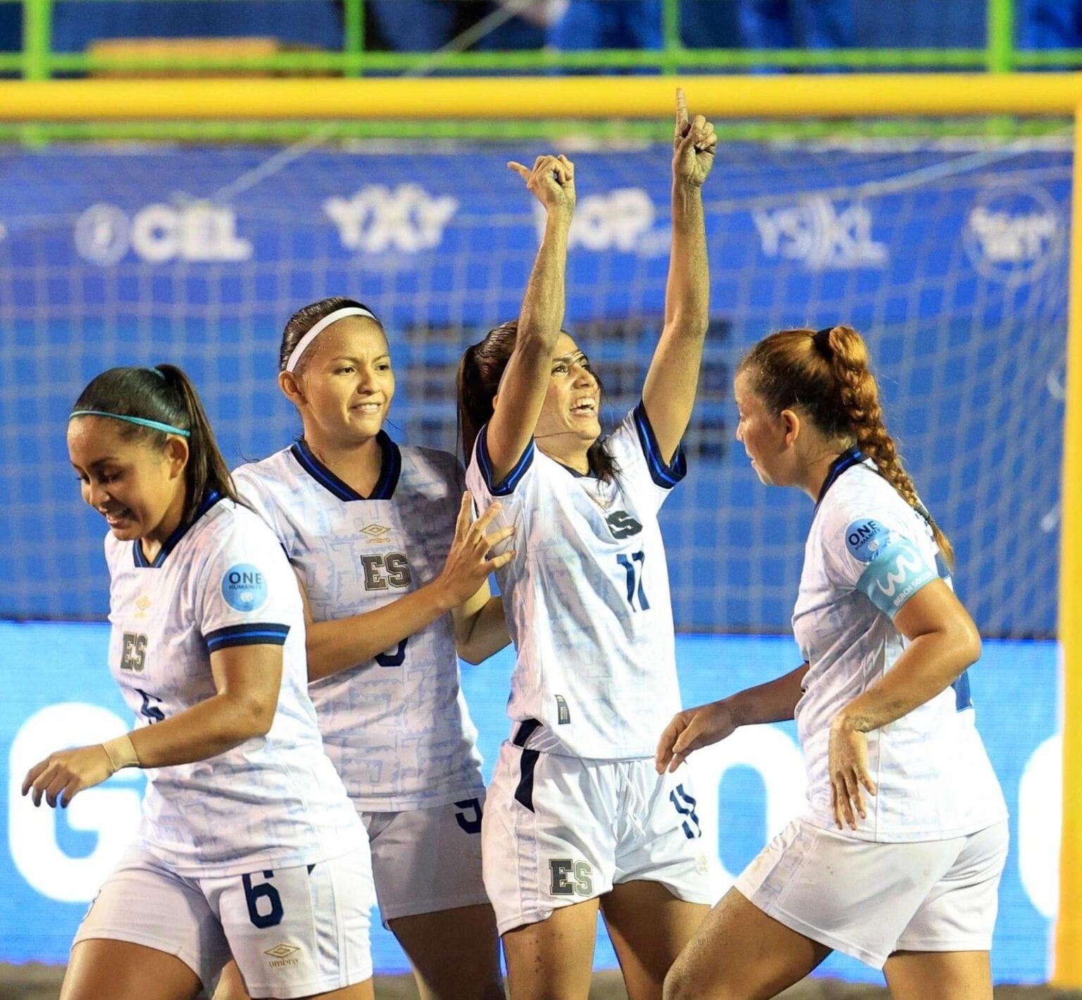 Selección femenina de El Salvador golea a Bahamas
