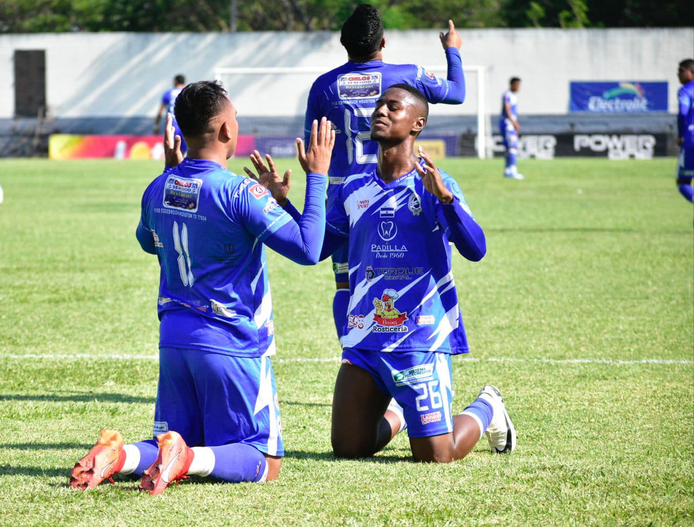 Fuerte San Francisco golea 5-2 a Platense en gotera.