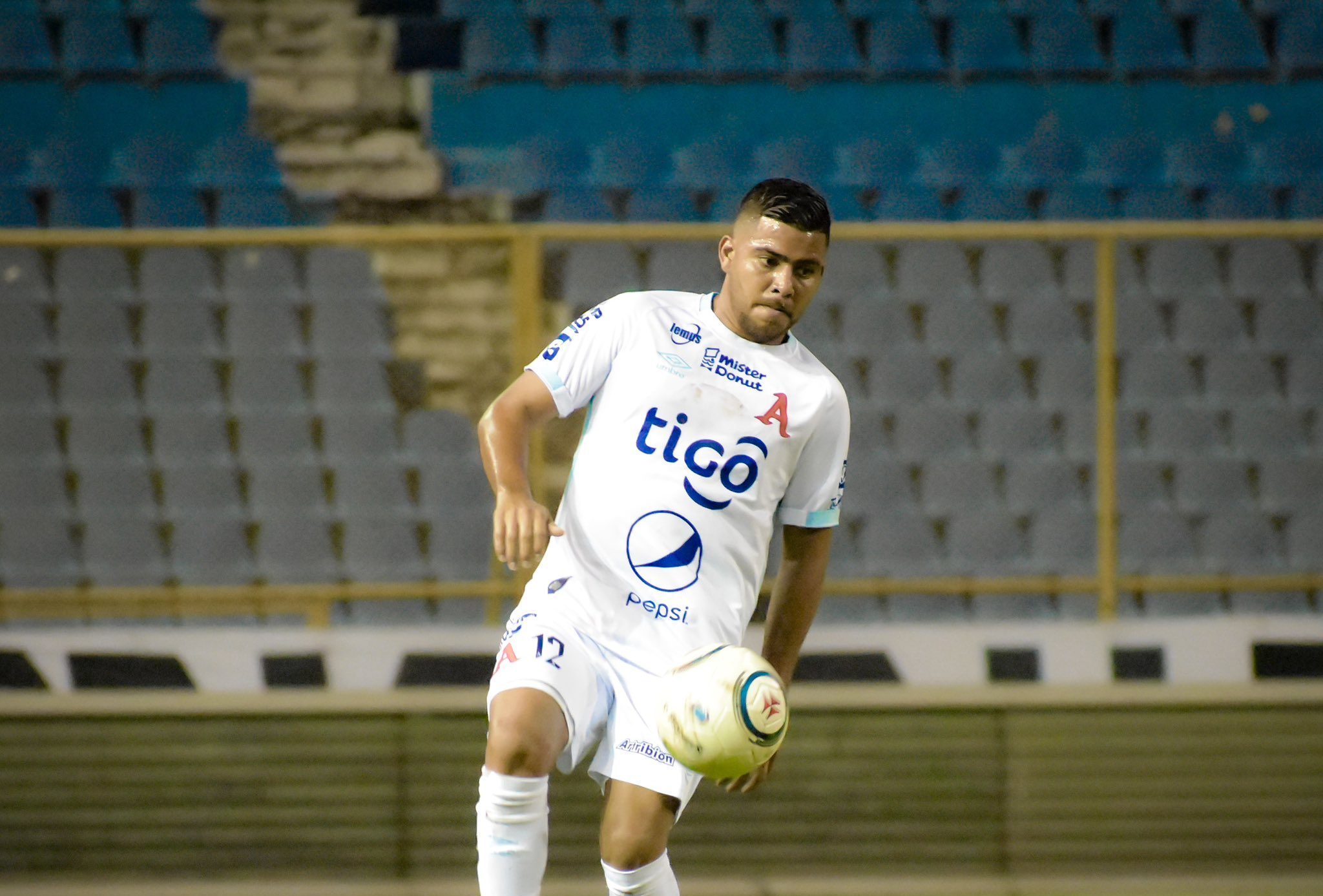 William Canales es baja por al menos seis meses
