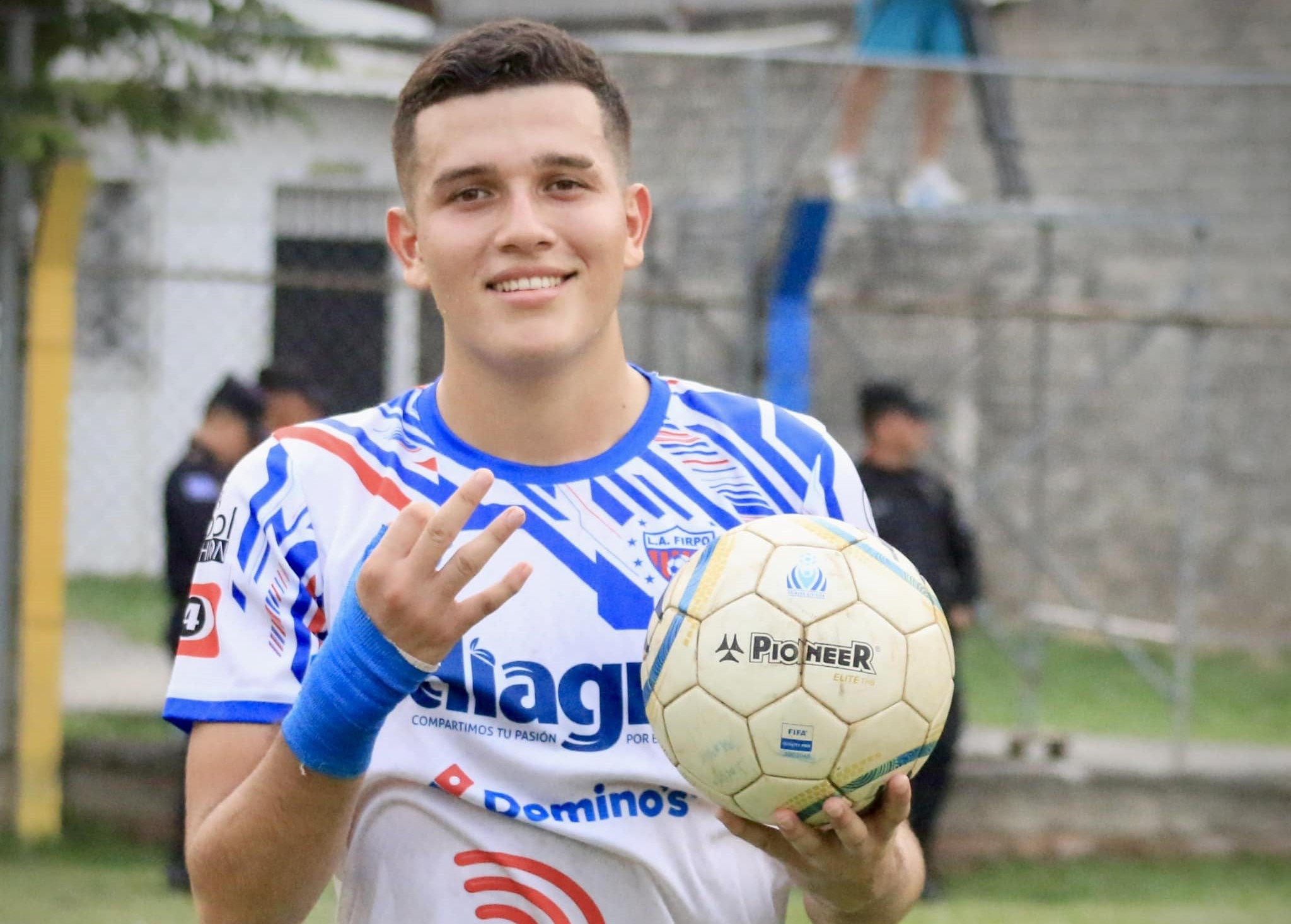 Styven Vásquez y el DT Gabriel Álvarez siguen en Firpo