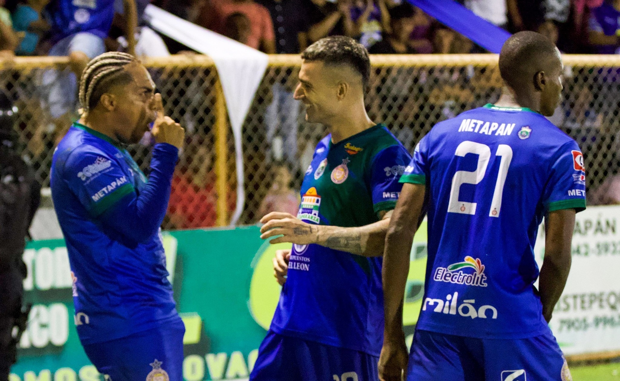 Metapán sorprende a Firpo en la ida de cuartos de final.