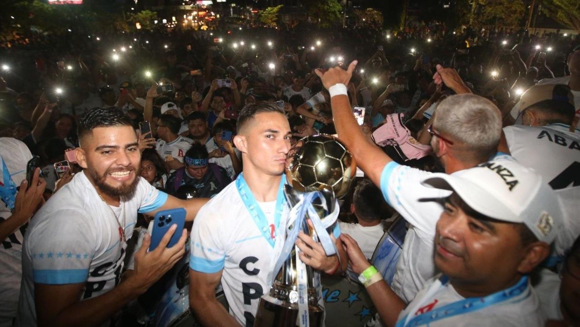 Alianza festeja su corona 18 en el Salvador del Mundo.