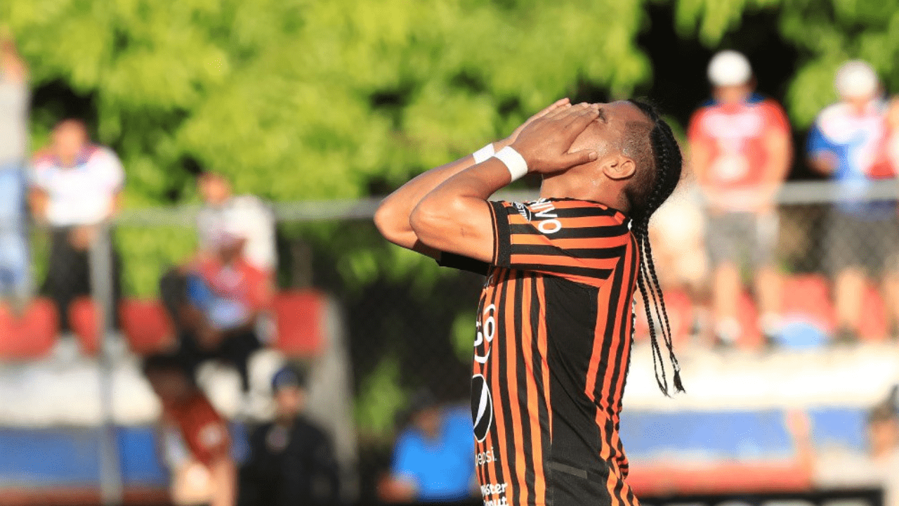 Águila anunció bajas y transferibles.