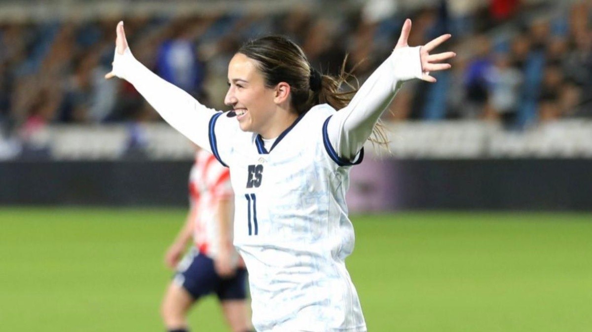 Samantha Fisher ya ficho con un equipo de Europa