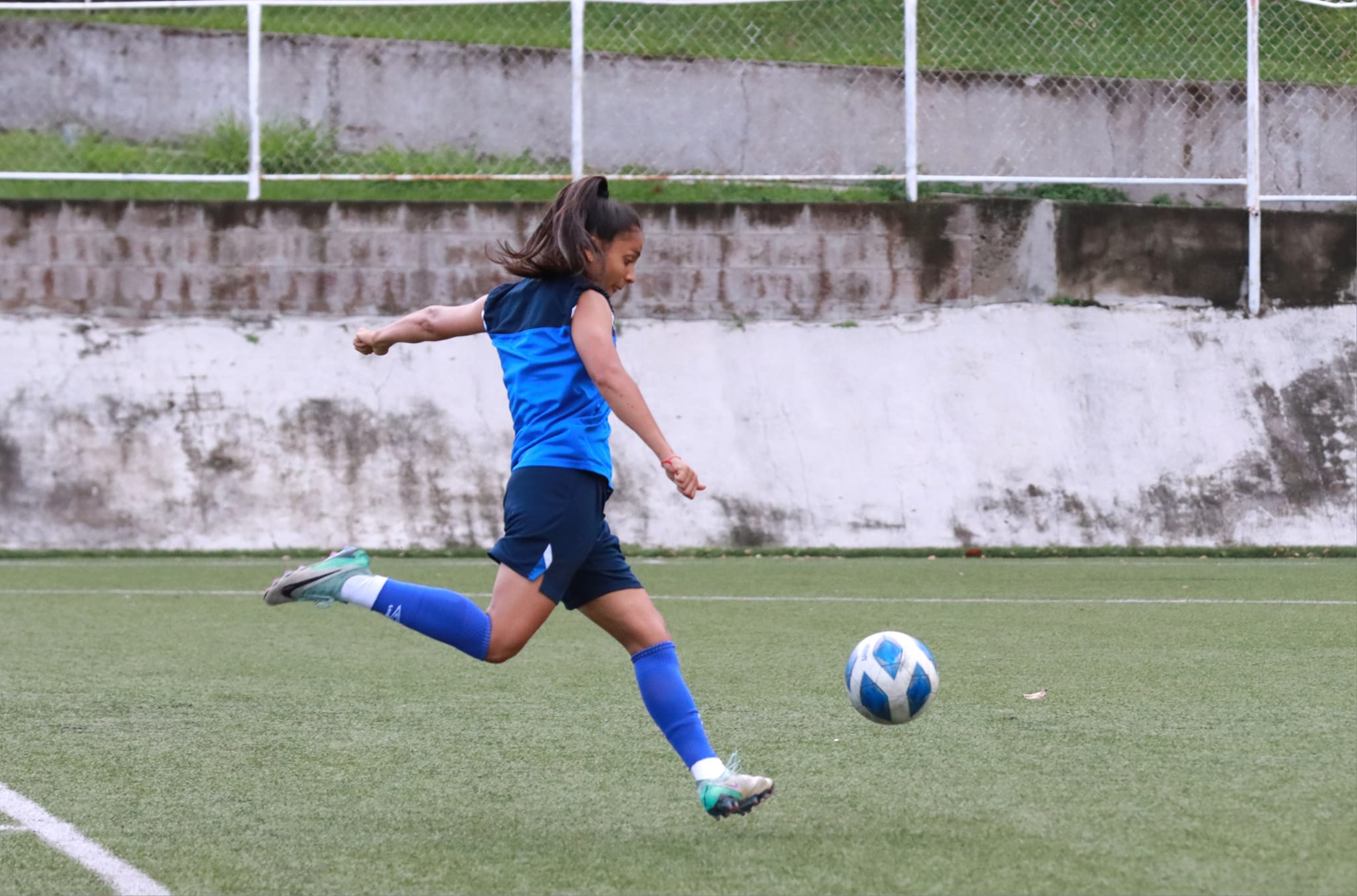 Selecta femenina con el plantel casi completo para enfrentar a Perú