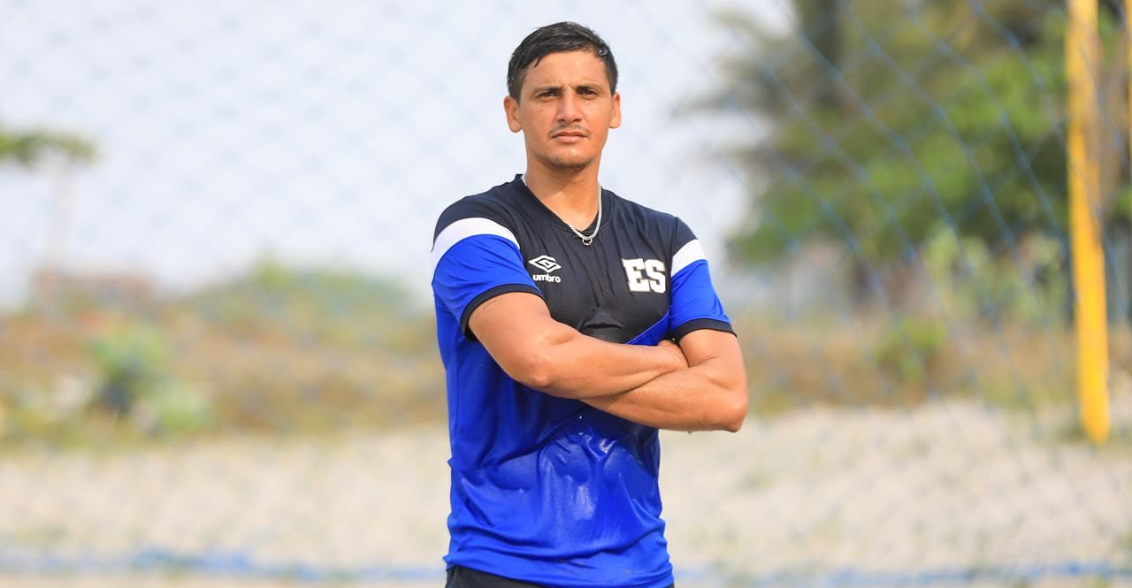 Eliodoro Portillo “La gente se vuelve loca por el fútbol playa en El Salvador”