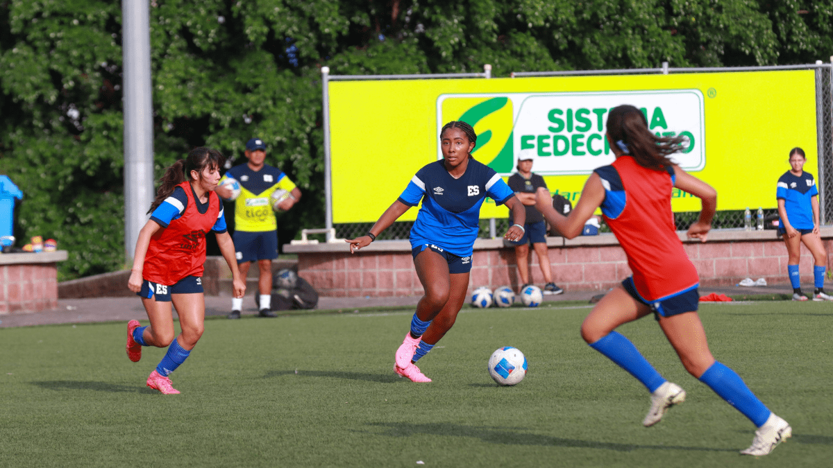 Sub-15 femenina de El Salvador se prepara para torneo de CONCACAF.