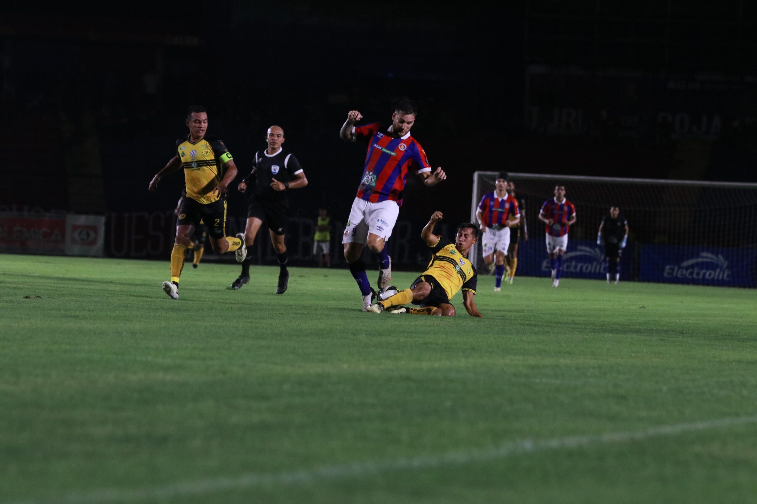 FAS y Platense empatan sin goles en el Oscar Quiteño