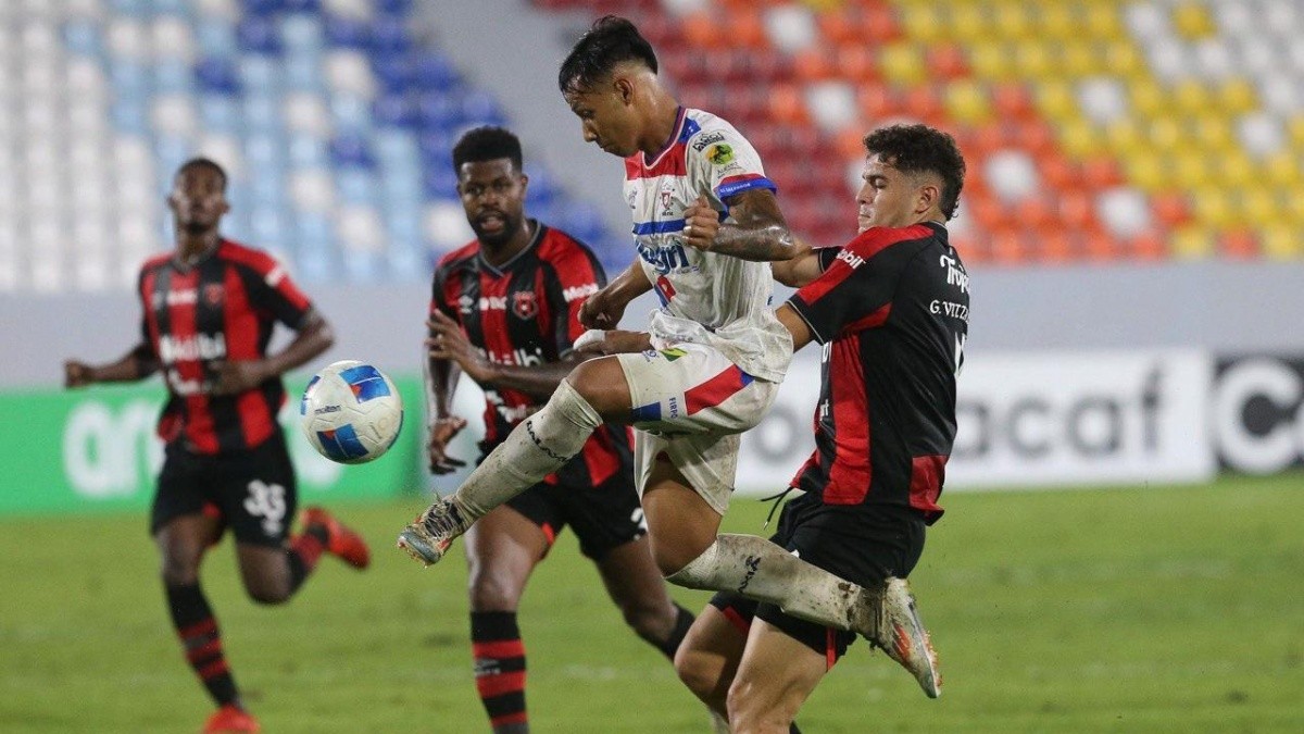 Firpo encerró al Alajuelense en el Mágico González pero no le alcanzo