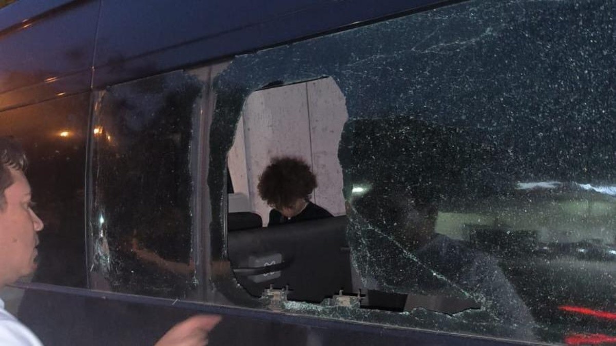 Aficionados del Alianza son apedreados por afición del Comunicaciones