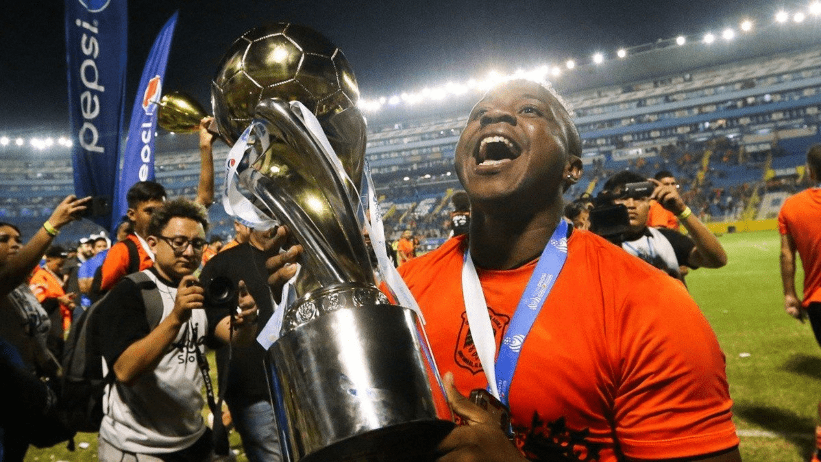 Águila informa la salida de Carlos Salazar al fútbol de Irak