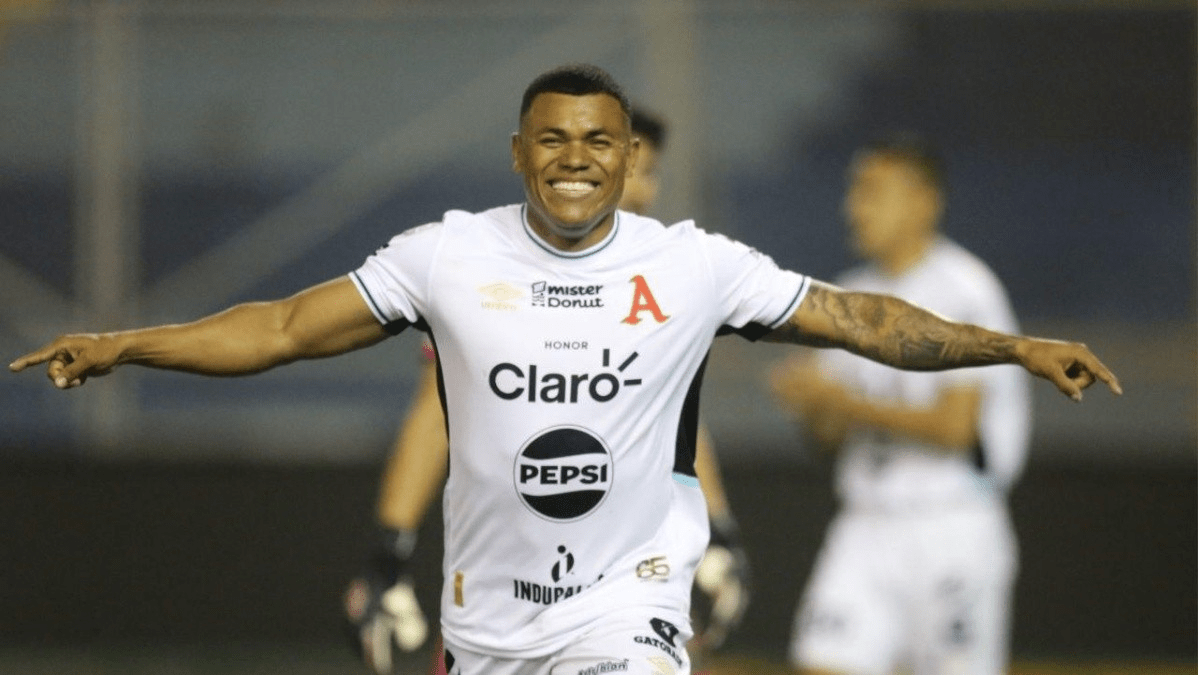 Alianza golea a Dragón en el Cuscatlán