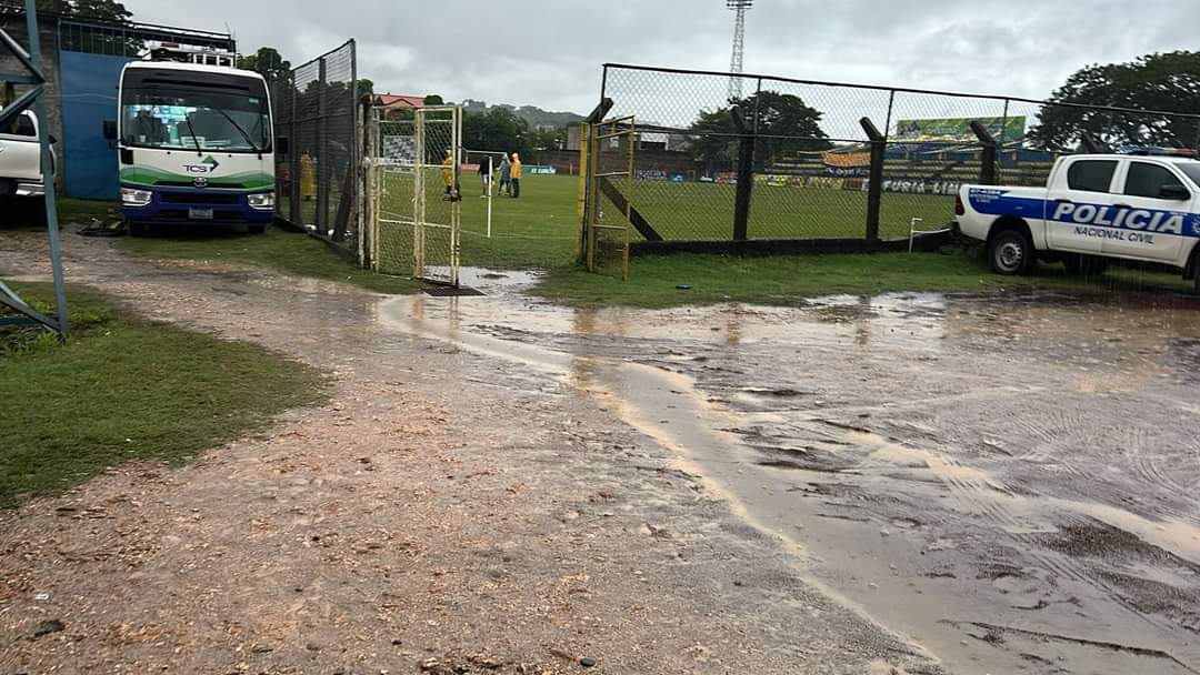 Limeño-Cacahuatique suspendido por lluvias