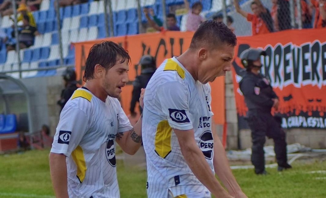 Once Deportivo vence al Águila en el Barraza