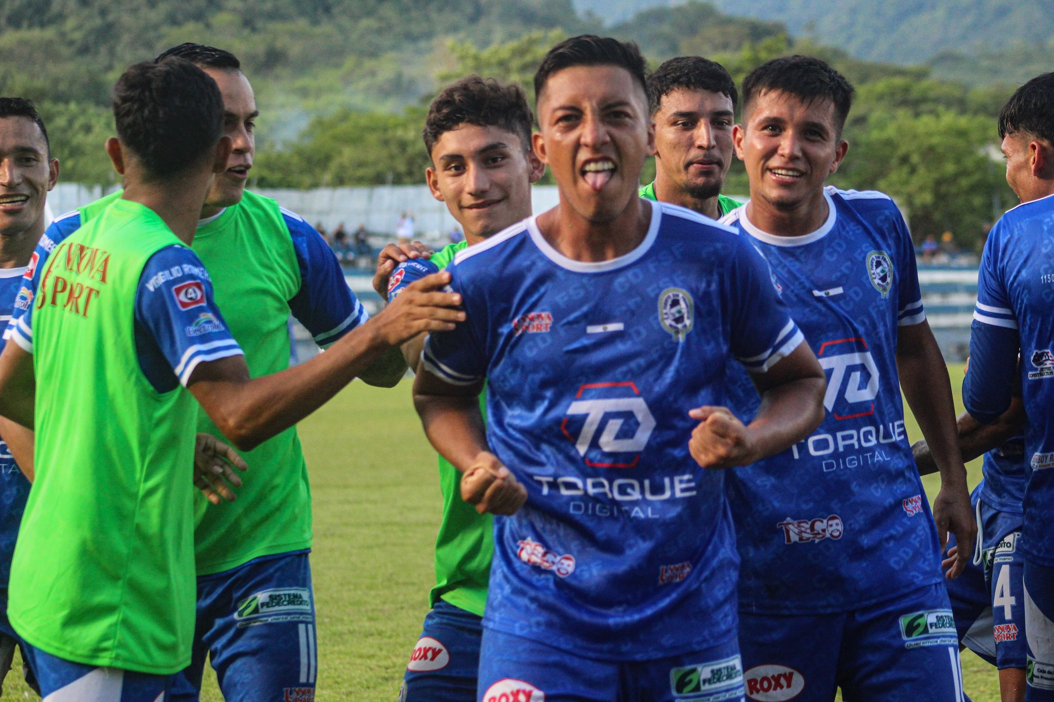 Fuerte San Francisco gana por la mínima en el correcaminos