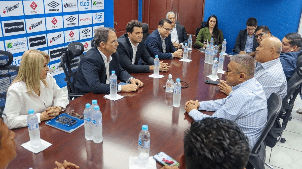Comité de Regularización de FESFUT se reúne con el fútbol nacional