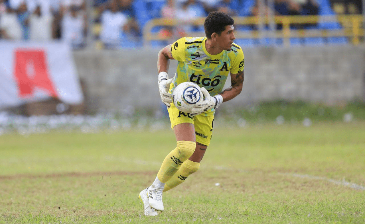 Mario González pide disculpas a la afición por su expulsión