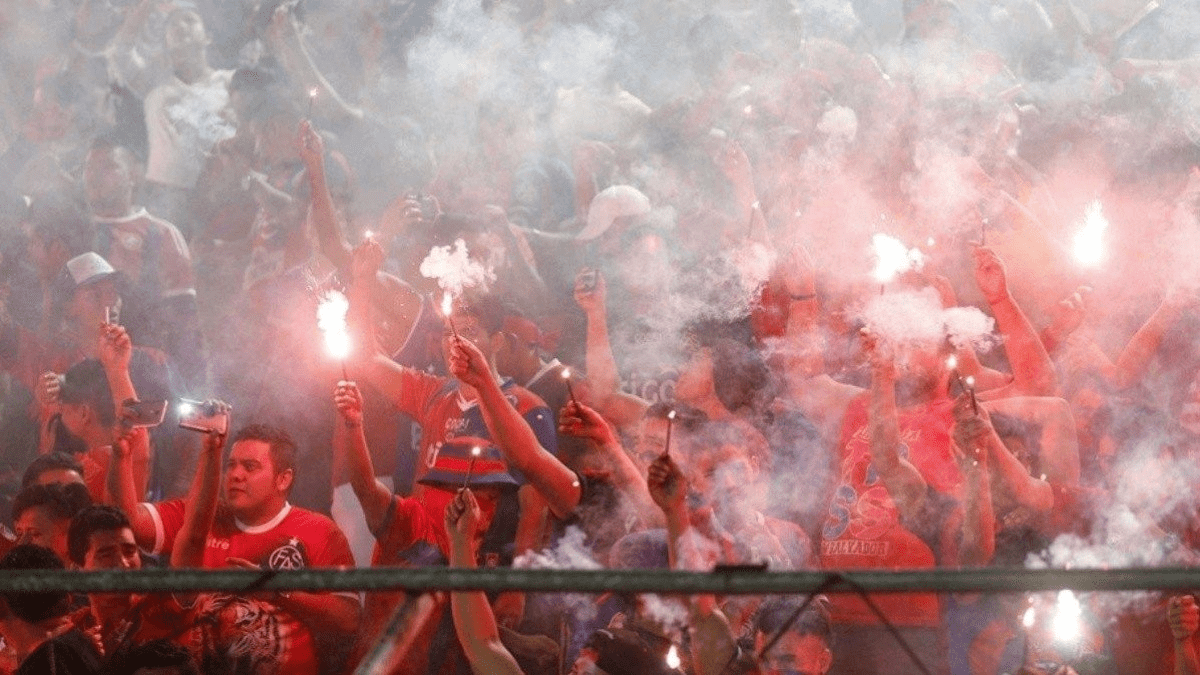 FAS juagará a puerta cerrada, por uso de polvora en el Clásico nacional