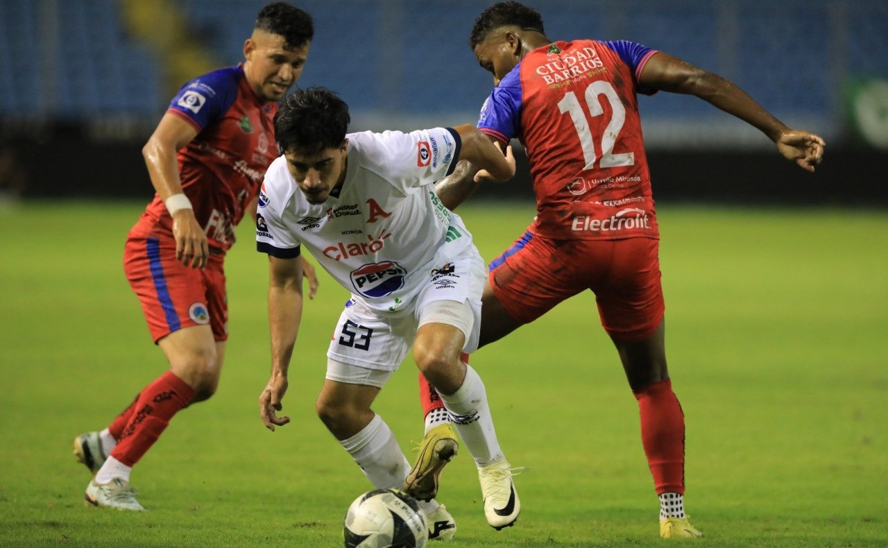 Cacahuatique derrota a Alianza en el Cuscatlán y es nuevo líder