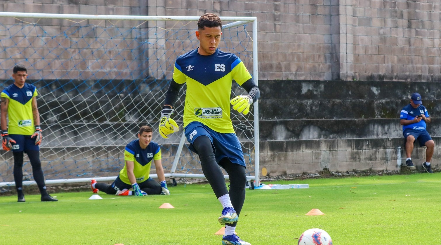 De ser aficionado a defender la portería de la Selecta