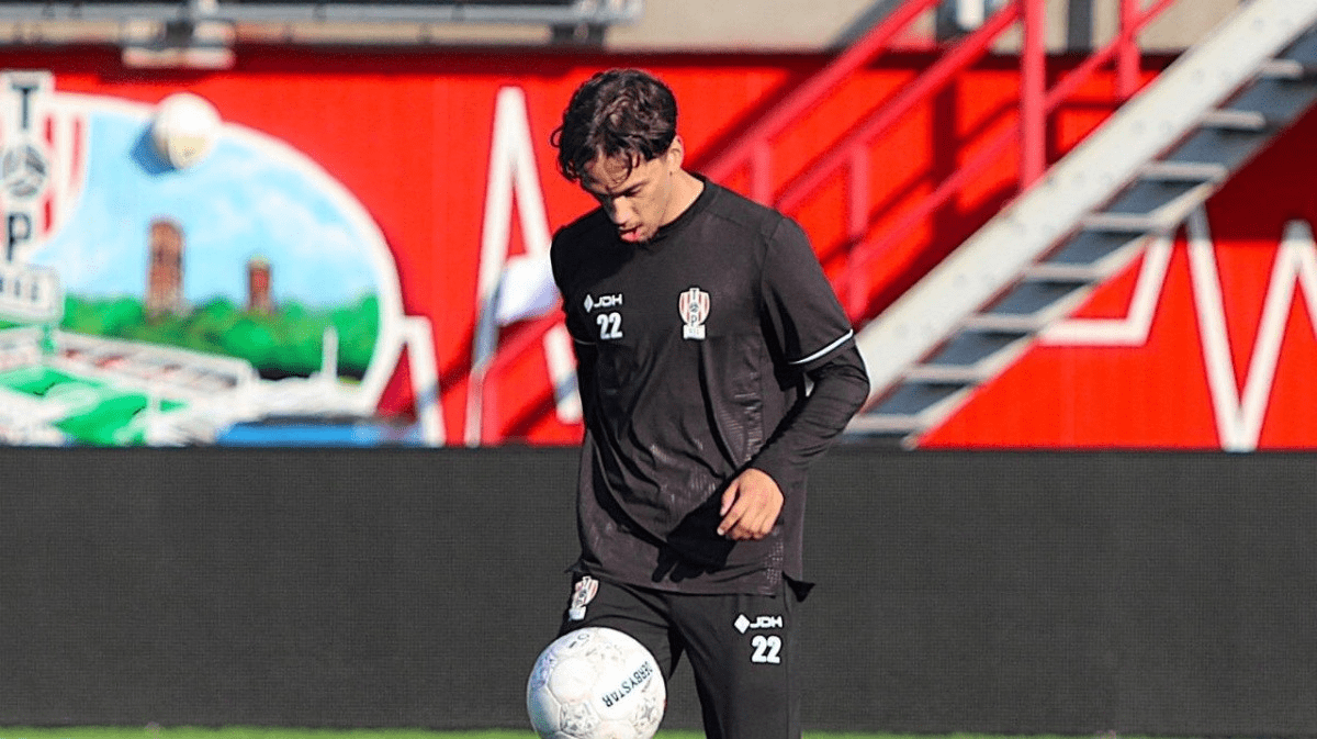 Enrico Dueñas regresa a la acción después de ocho meses de ausencia