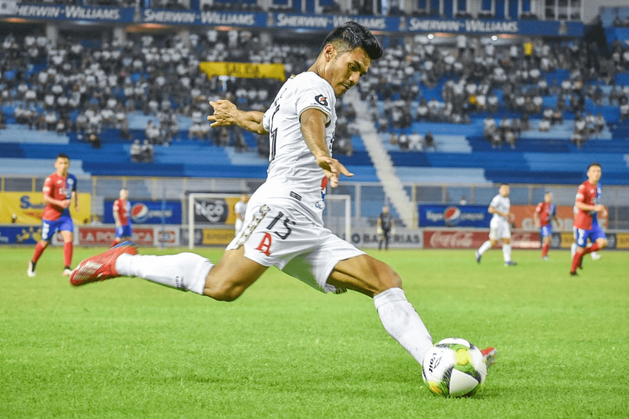 Jonathan Jiménez, nueva baja en Alianza