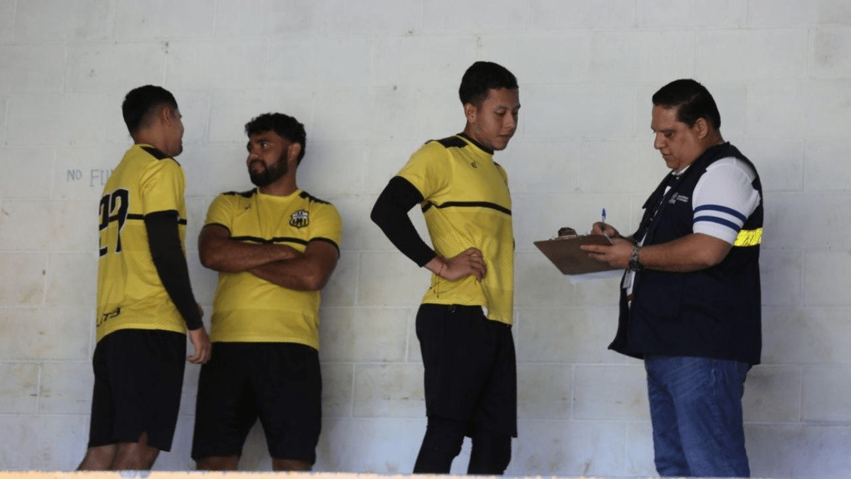 Ministerio de Trabajo dialoga con futbolistas de Once Deportivo