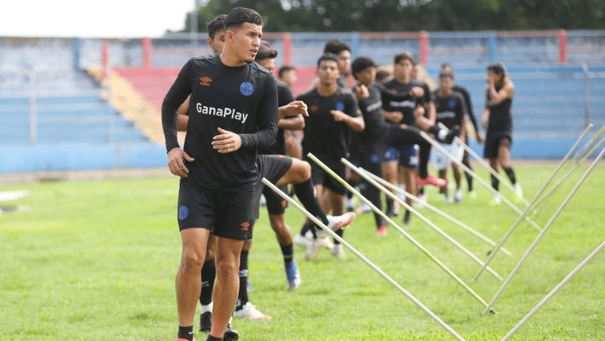 “El domingo es un clásico, un partido muy distinto a todo el torneo” Rudy Clavel