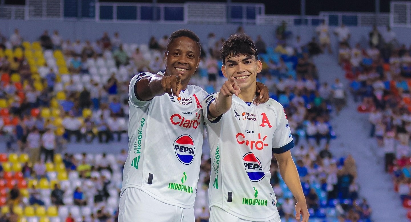 Alianza gana en el Mágico González con doblete de Leonardo Menjívar