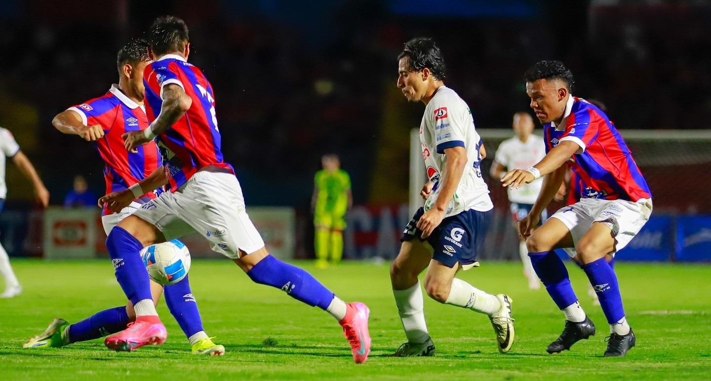 FAS y Alianza empatan a uno en el Quiteño