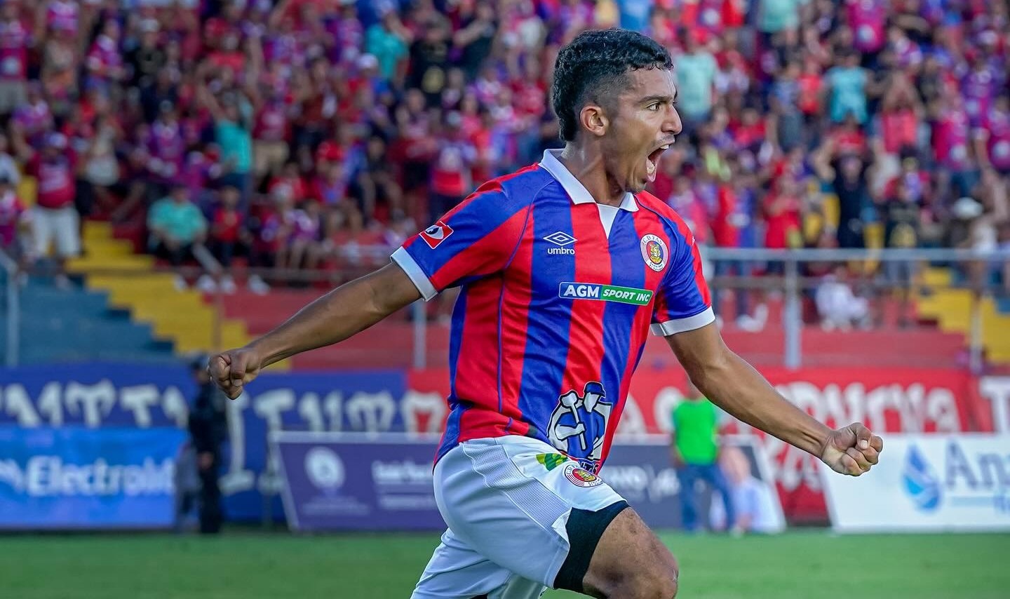 FAS volvió a ganar en casa