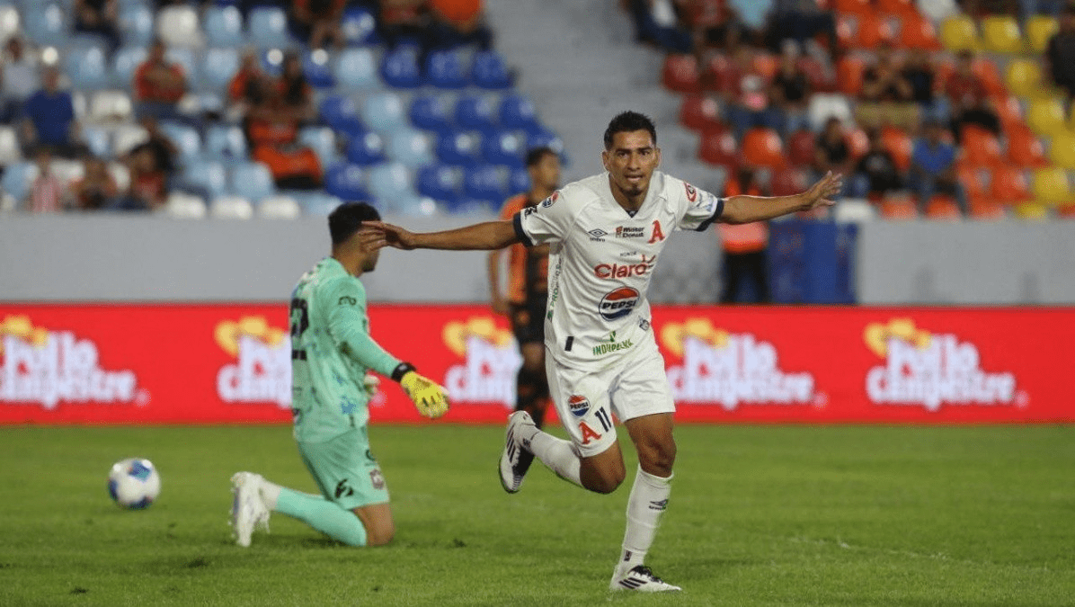 Alianza derrota  al Águila y arruina su aniversario