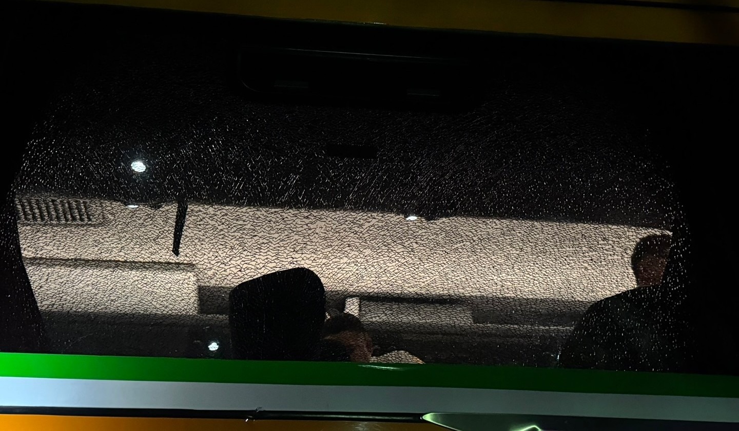 Bus del Águila fue atacado en la salida del Quiteño