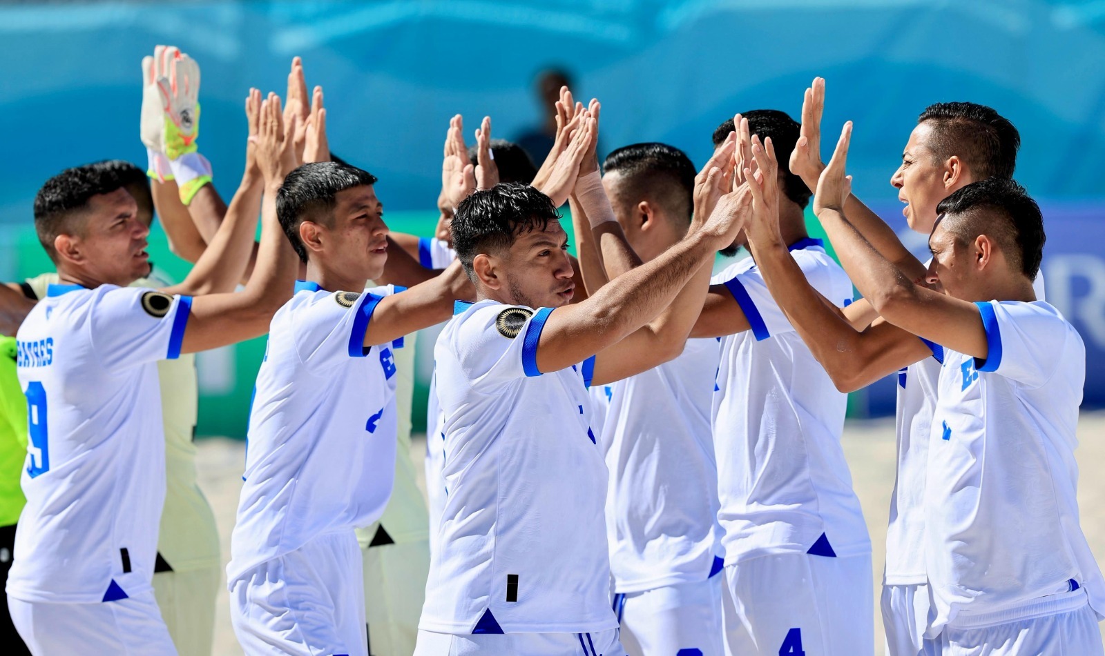 El Salvador derrota a México y queda a un paso de clasificar al Mundial de fútbol playa