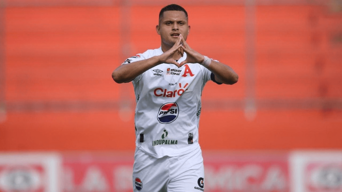 Alianza derrota a Dragón con doblete de Emerson Mauricio