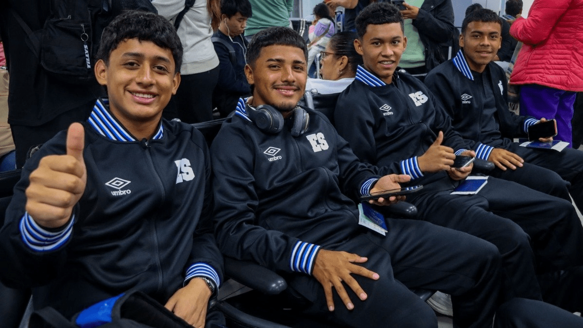 Selección Sub-17 parte rumbo a México para una gira internacional
