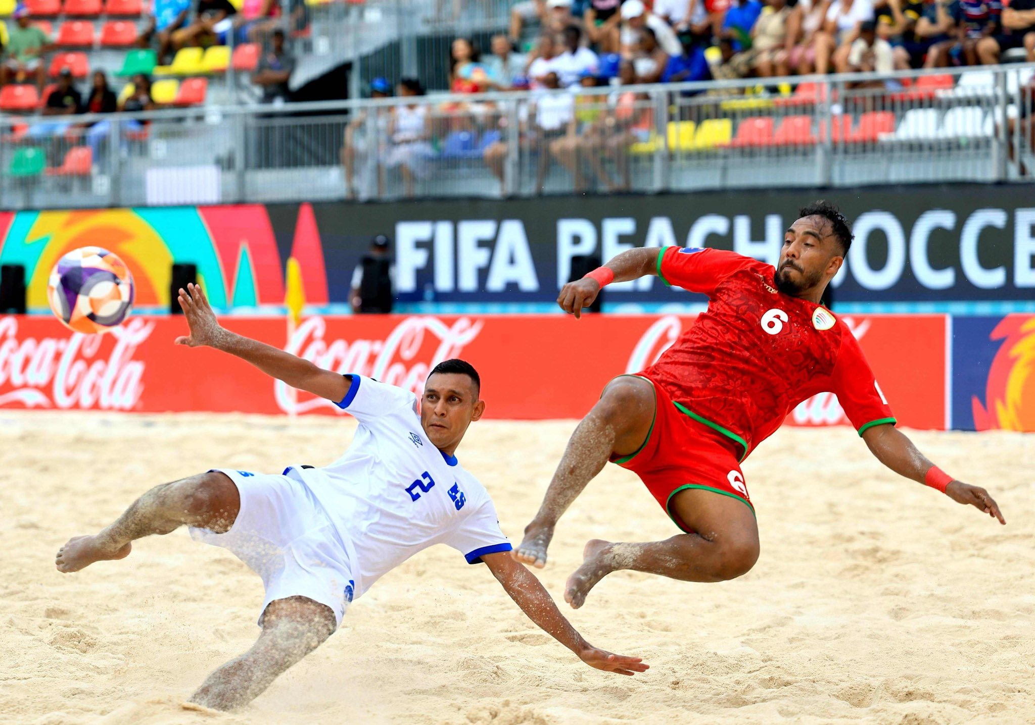La Selecta de Playa cae ante Omán y complica su paso en el Mundial