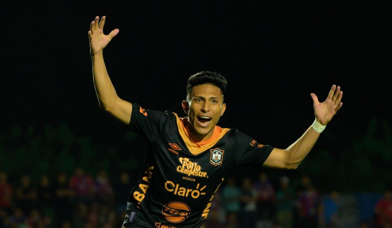 Águila remonta al FAS en el Quiteño en la ida de los cuartos de final