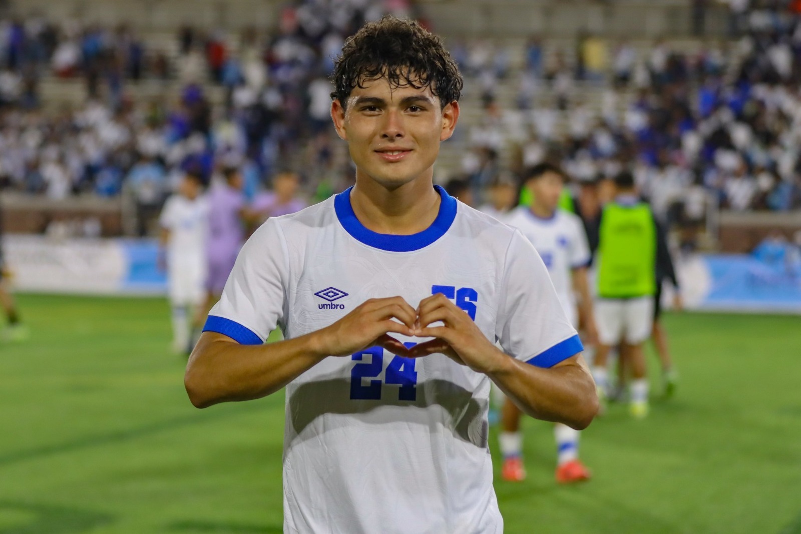 Brandon Ramírez, de 16 años, anota gol en empate 1-1 entre El Salvador y Guatemala