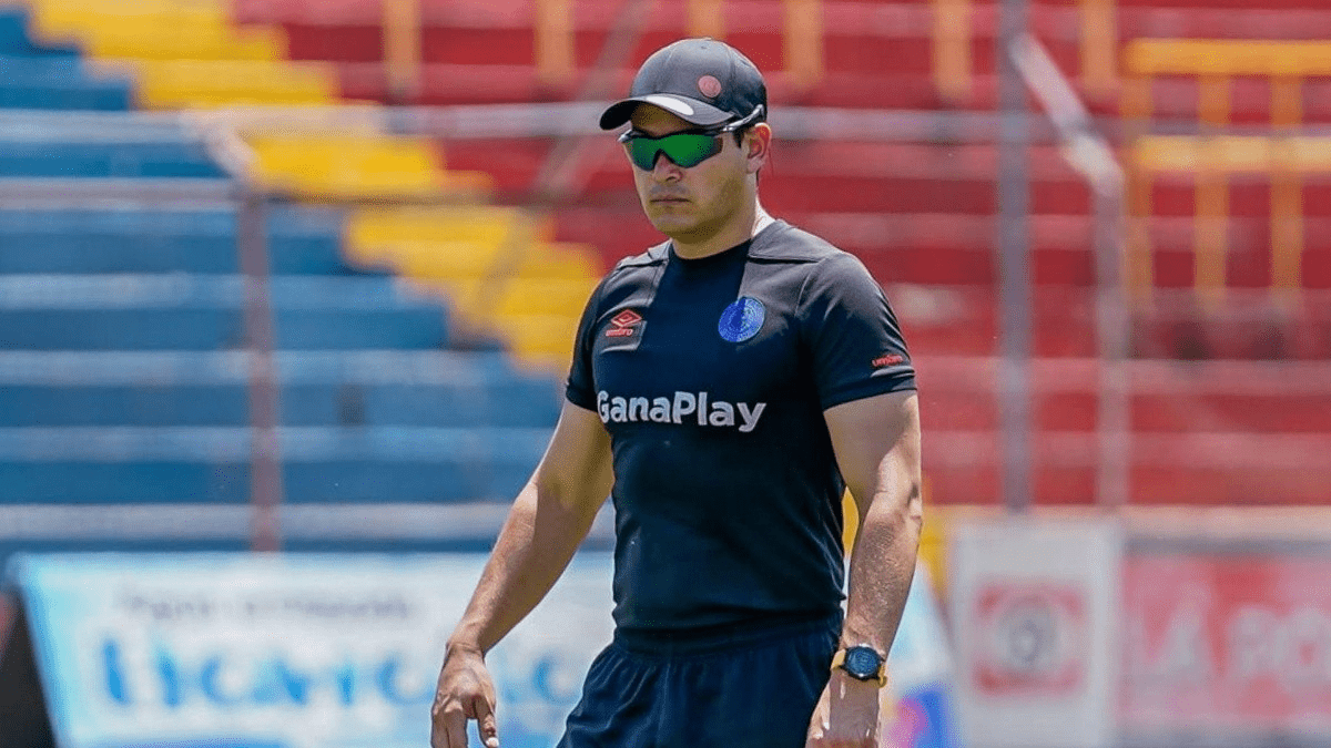 FAS hizo oficial la llegada de Cristian Flores como su nuevo técnico