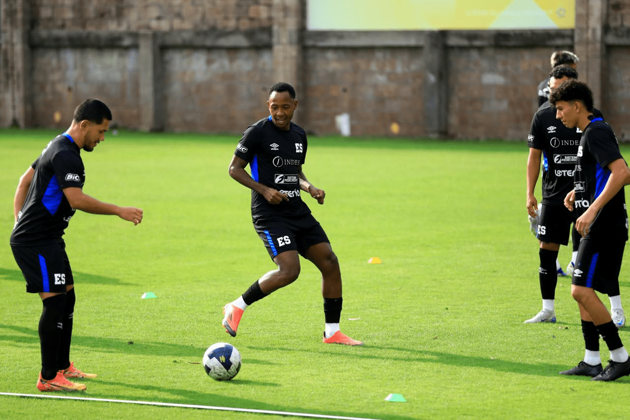 Brayan Gil lidera la delantera de La Selecta ante Anguila y Surinam