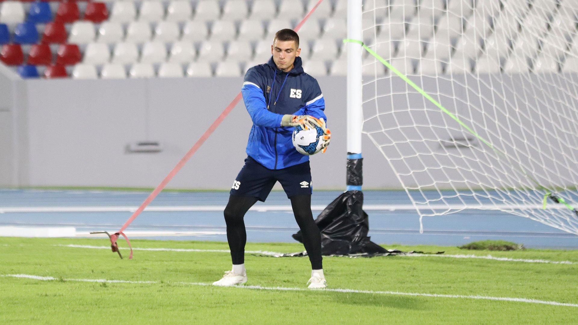¡Porque Tomás Romero no entrena con El Salvador para las eliminatorias?