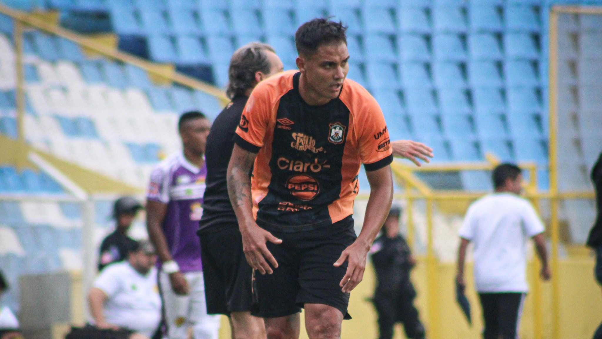 Erick Cabalceta ya debutó en la primera división de El Salvador
