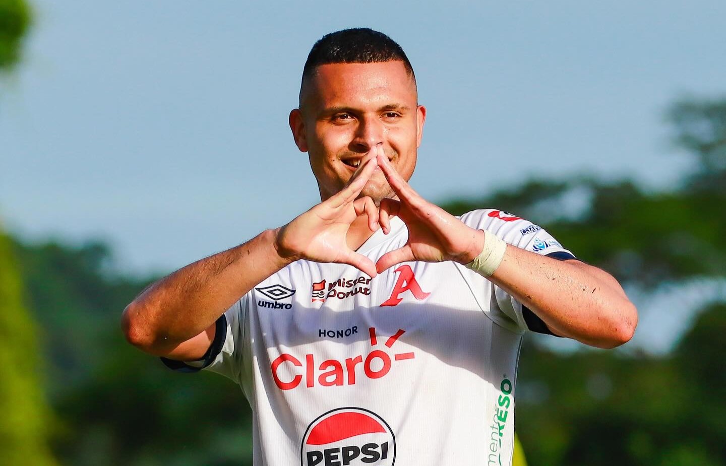 Alianza remonta y suma su primera victoria en el torneo