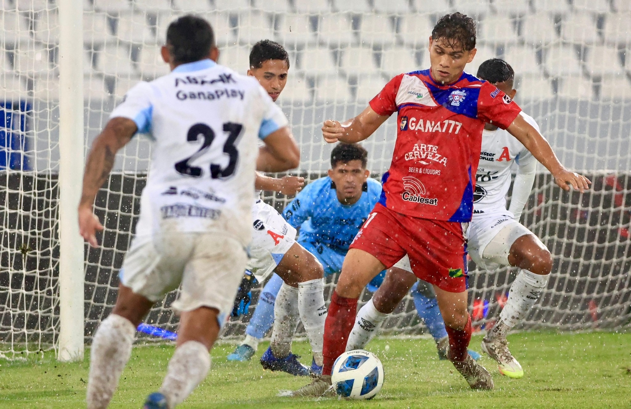 Alianza y Firpo acaban empatados y afectados por la lluvia