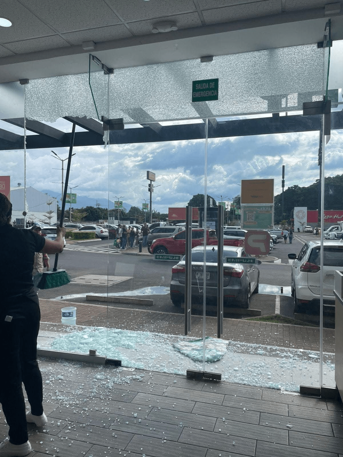 Fuertes sismos de 5.9 y 5.6 estremecen el occidente de El Salvador