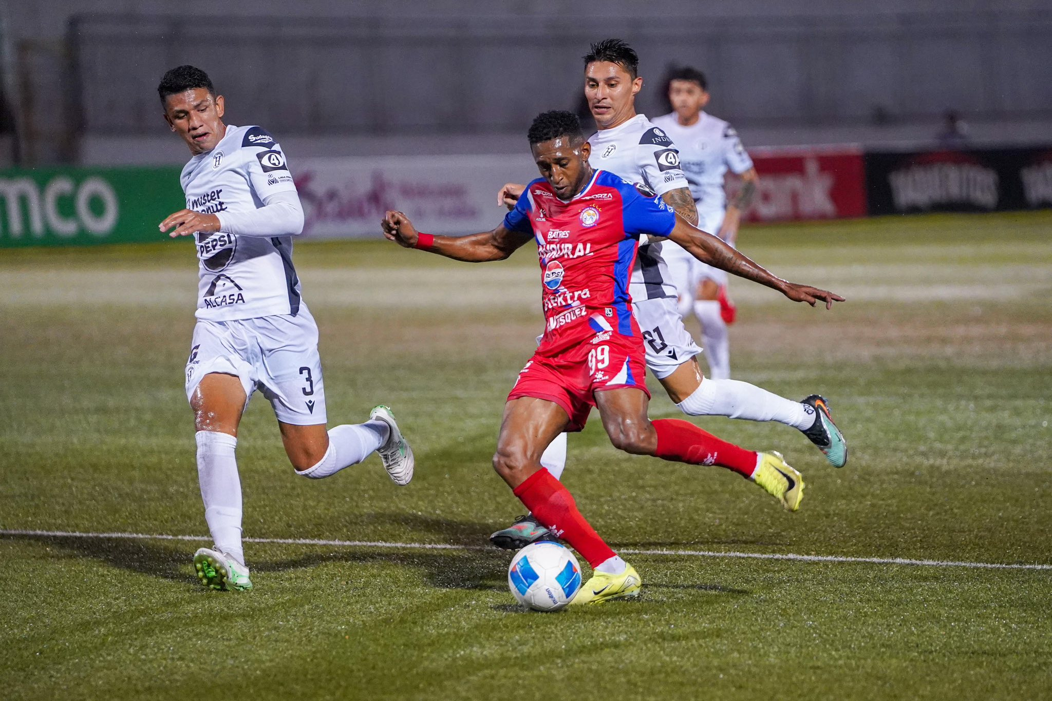 Xelajú gana en las delicias y amargó el debut del Hércules en Copa Centroamericana