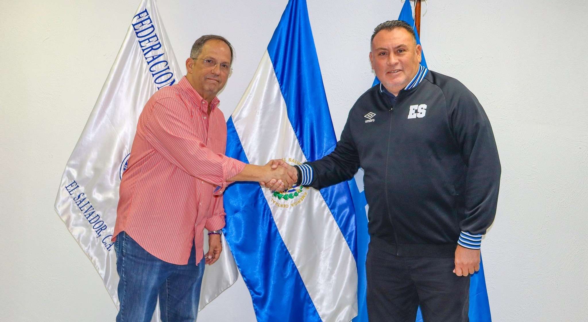Dowson Prado es presentado como nuevo técnico de la Azul Olímpica