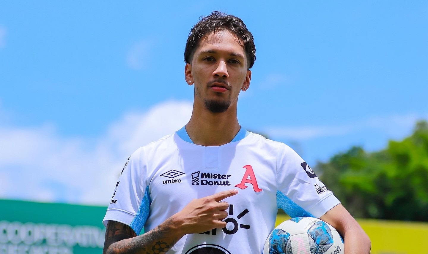 Enrico Dueñas podría debutar este fin de semana