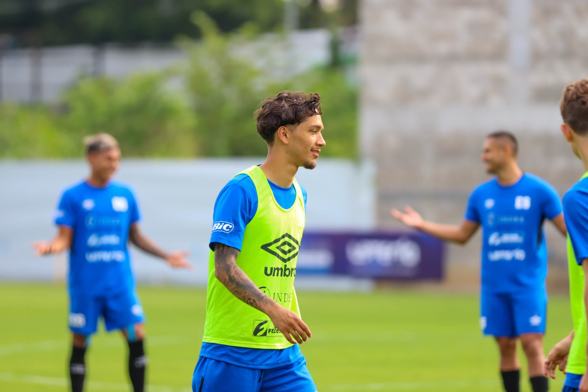 Enrico Dueñas se suma a la nómina para enfrentar a Guatemala